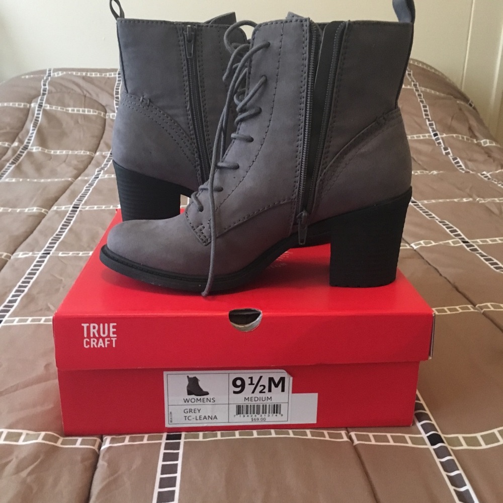 TRUE CRAFT Leana Lace-Up Bootie